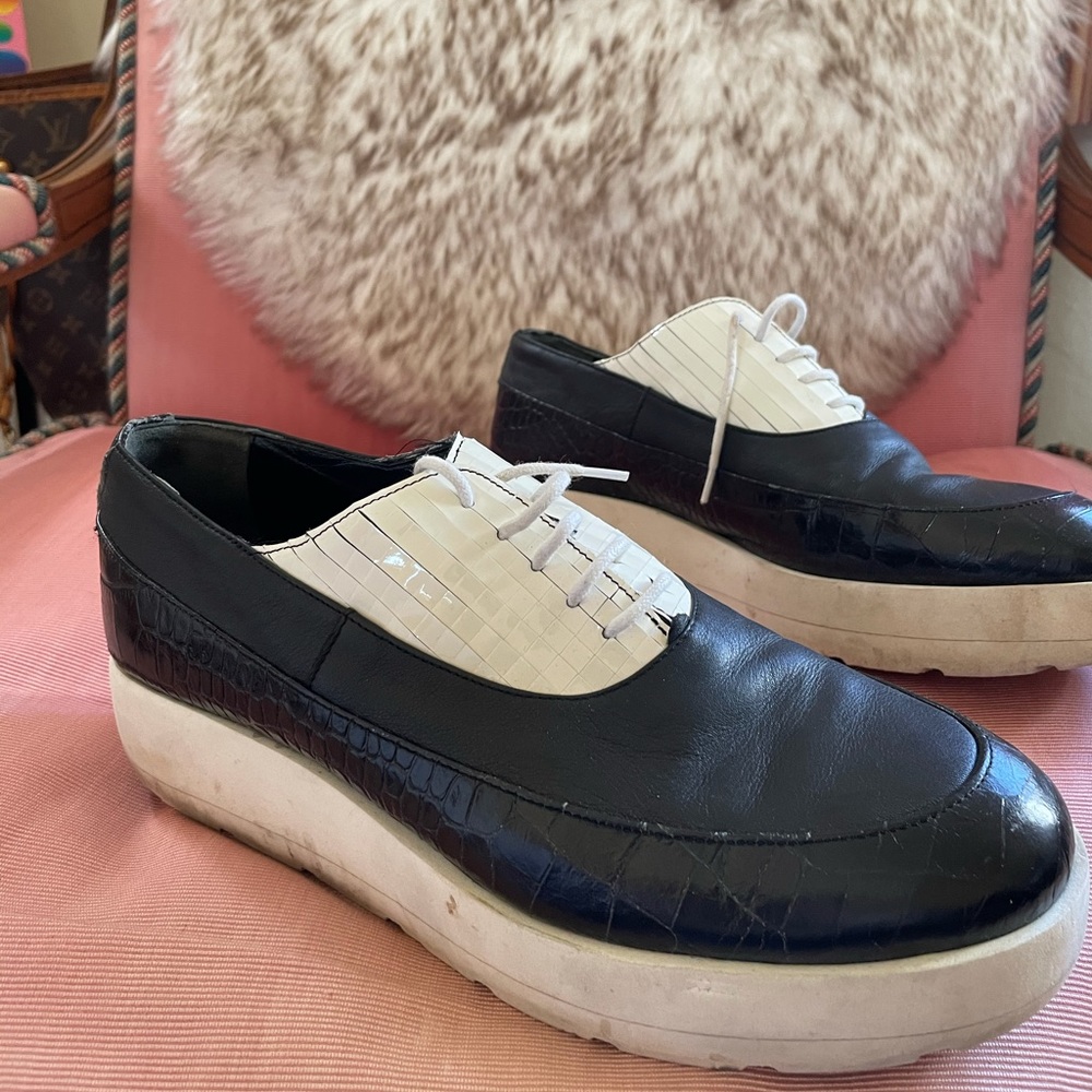 Black and white platform Oxford/loafer
